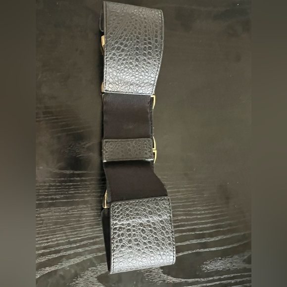 BCBG stylish, timeless, vintage gold metal and leather belt small elastic main image 5